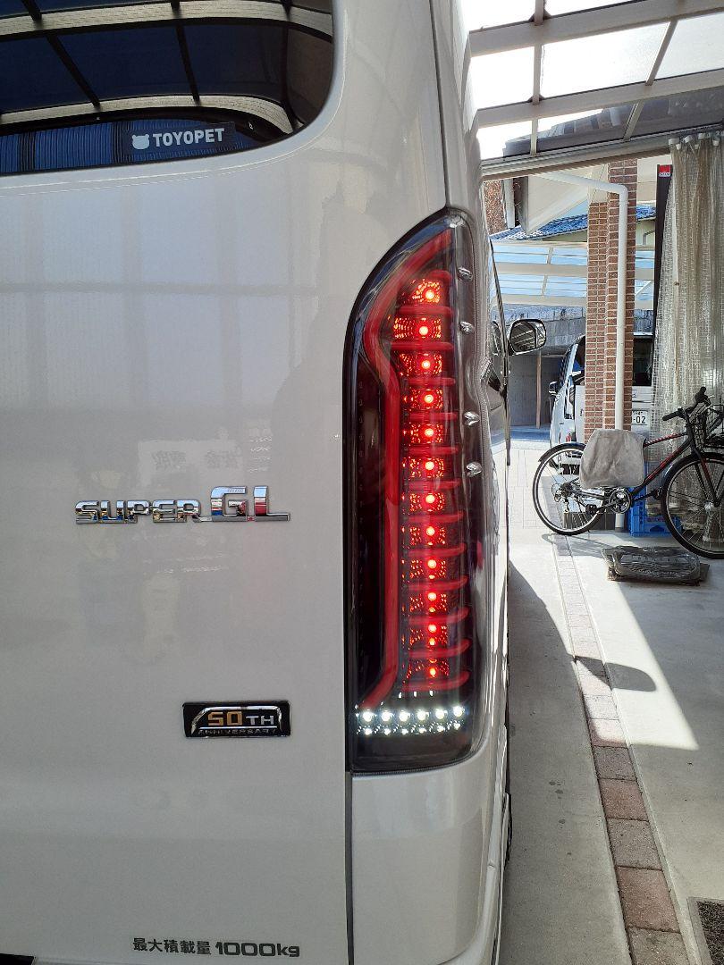 CRAFT WORKS 　ハイエース LEDテールランプ　ブラック＋レッド