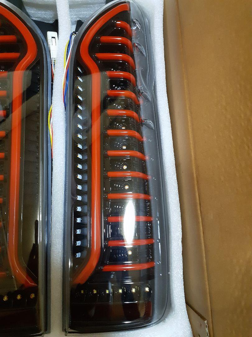 CRAFT WORKS 　ハイエース LEDテールランプ　ブラック＋レッド