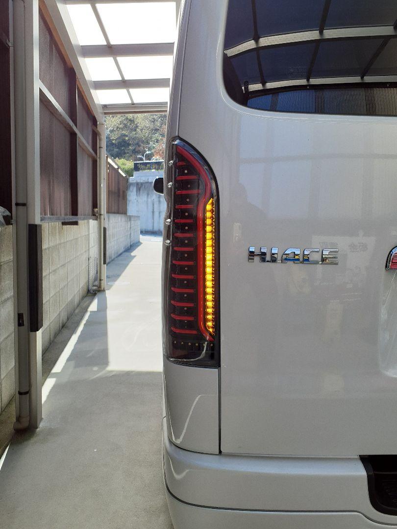 CRAFT WORKS 　ハイエース LEDテールランプ　ブラック＋レッド