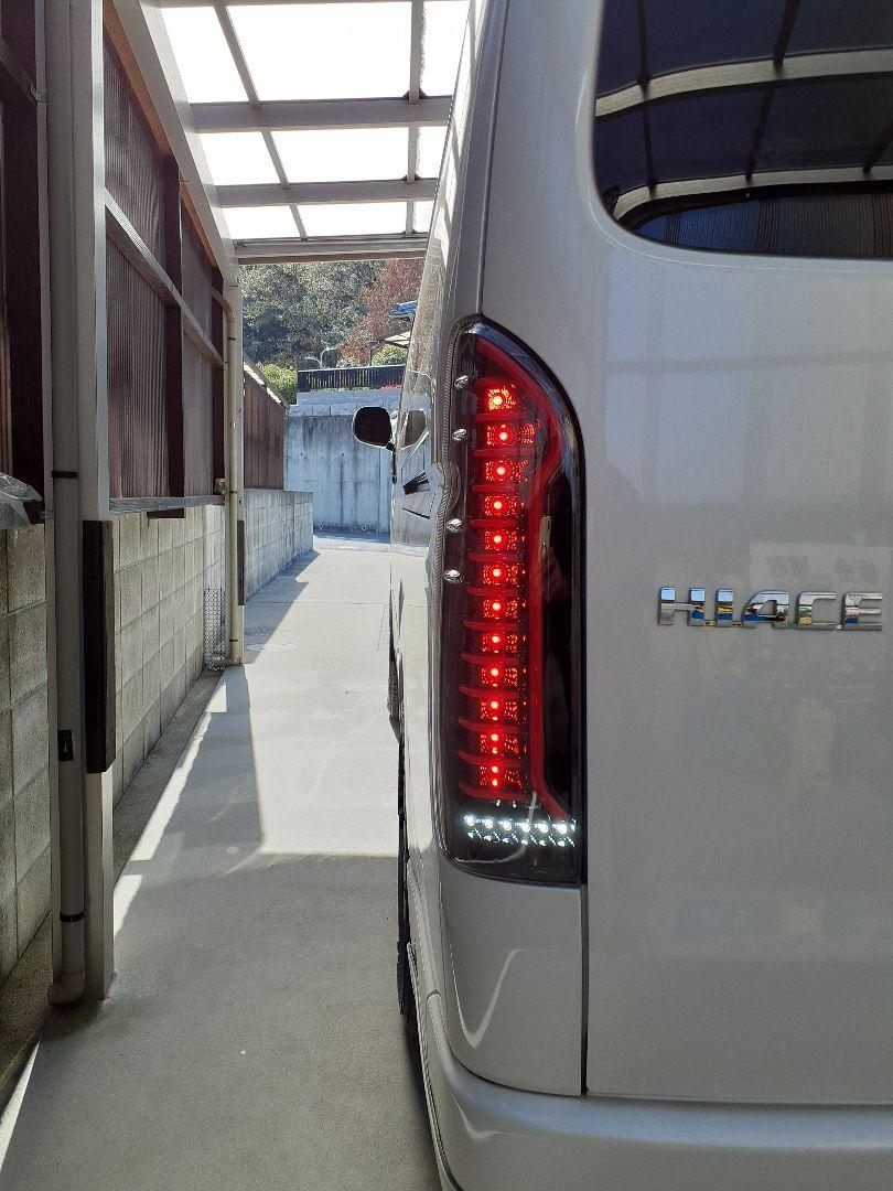 CRAFT WORKS 　ハイエース LEDテールランプ　ブラック＋レッド