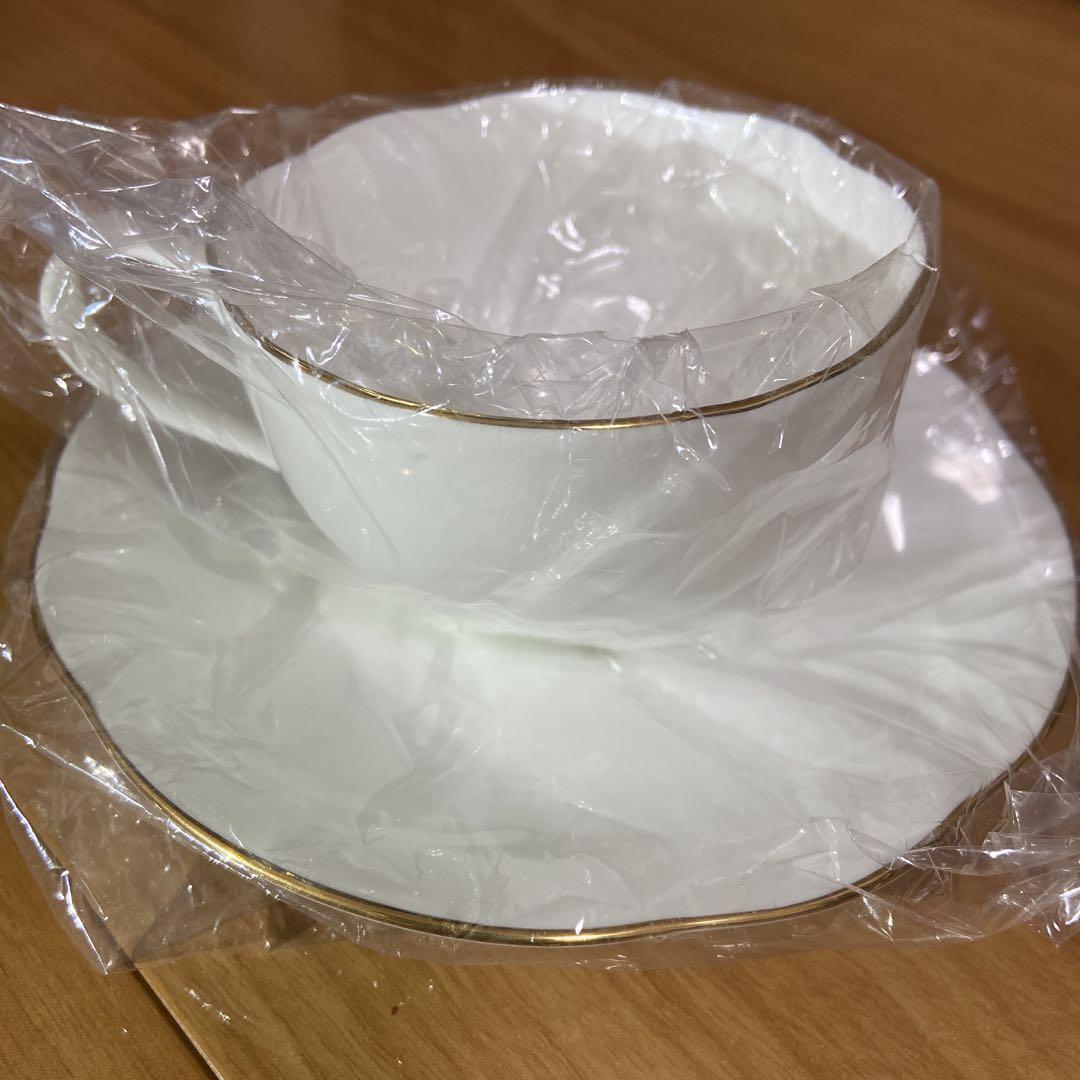 新品　NARUMI ホワイト ティーカップ・ソーサー