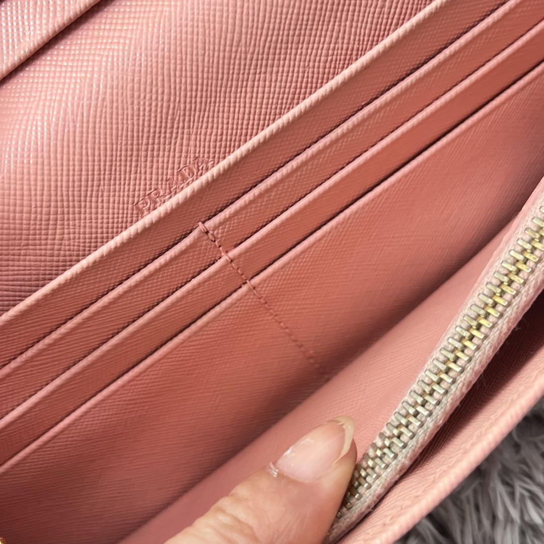 良品✨PRADA 長財布　フィオッコ　サフィアーノ　サーモンピンク　ロゴ金具