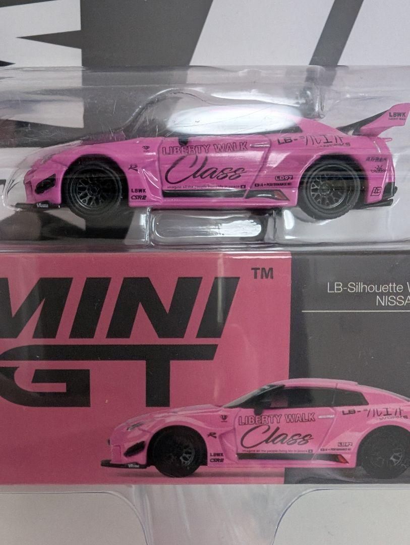 未開封 R35GTR リバティウォーク クラスピンク 1/64スケール CM MODEL「LB SILHOUETTE WORKS NISSAN 35GT-RR