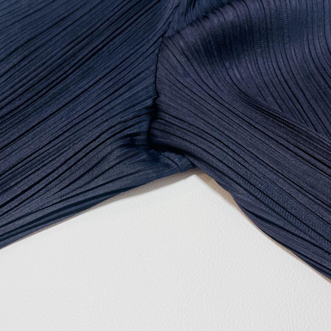 プリーツパンツ