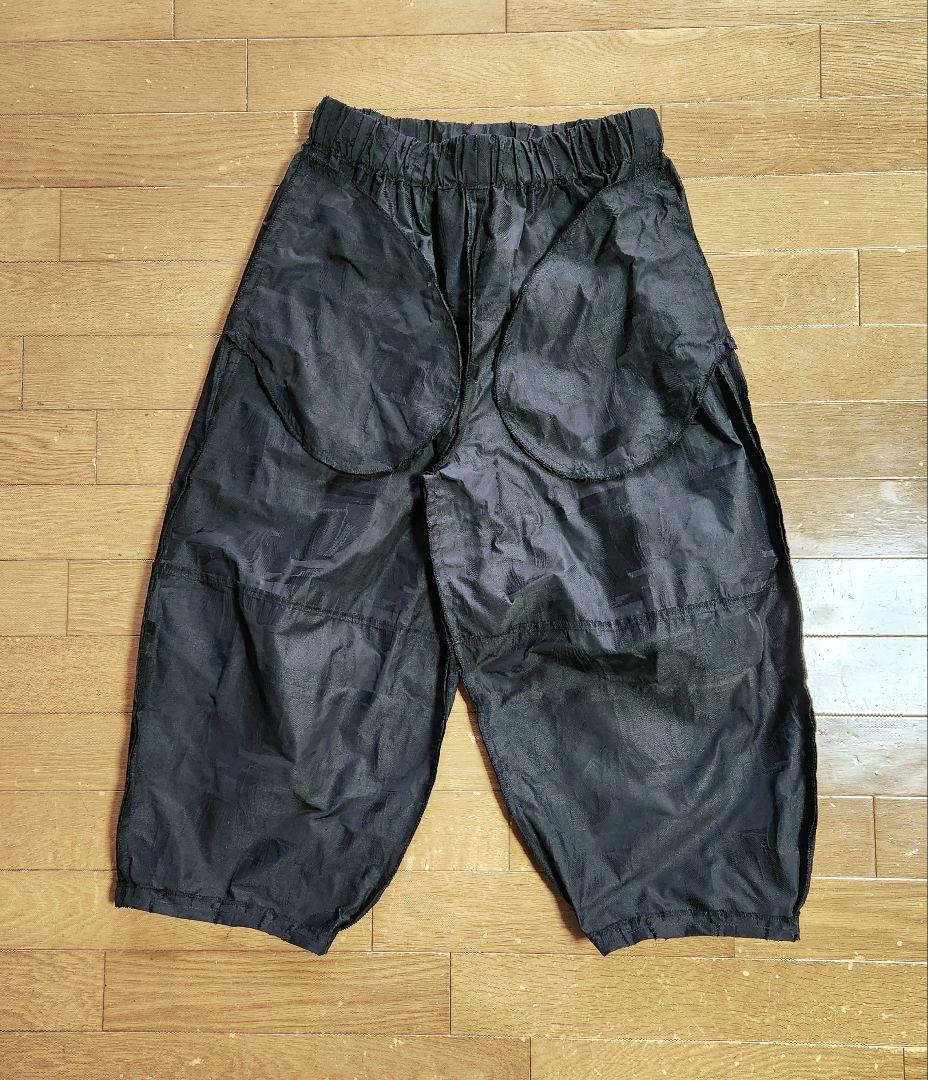 ヨーガンレール、モユルお好きなかたに バルーンパンツ カットジャガード黒 ヨーガンレール、モユルお好きなかたに バルーンパンツ カットジャガード黒