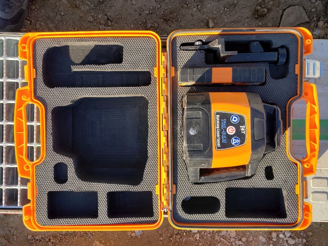 T4T TRL-01H 回転レーザー水準器目立った傷や汚れなし