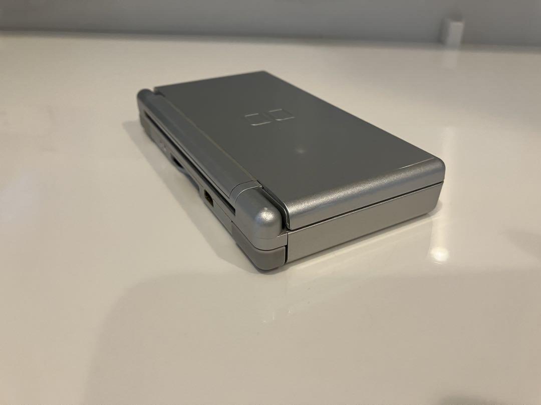 Nintendo ds lite  シルバー　美品　ソフト8本付き