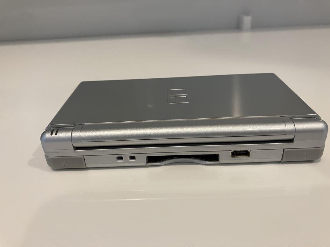 Nintendo ds lite  シルバー　美品　ソフト8本付き