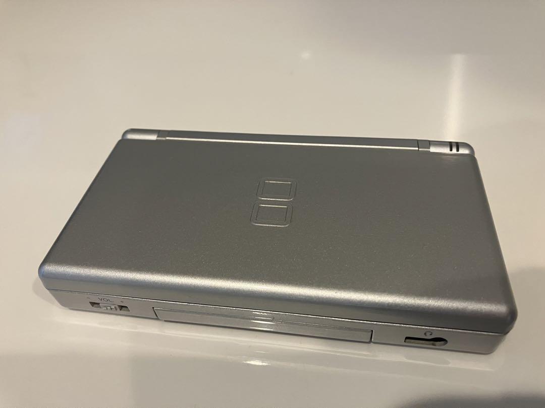 Nintendo ds lite  シルバー　美品　ソフト8本付き