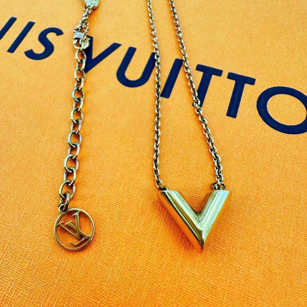 ✨極美品✨ LOUIS VUITTON LVロゴチャームネックレス