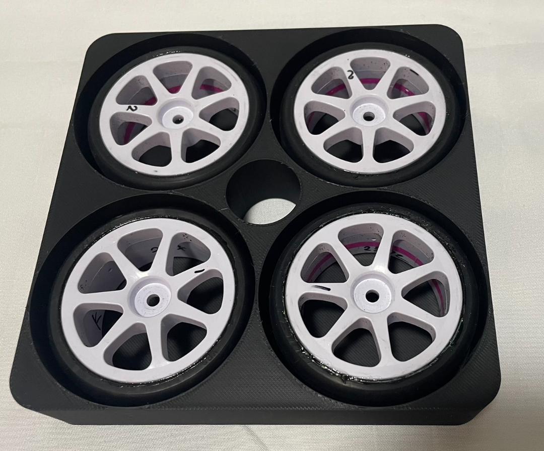 タイヤ収納ケース（1/10ツーリングカー用） タイヤ収納ケース（1/10ツーリングカー用） - メルカリ