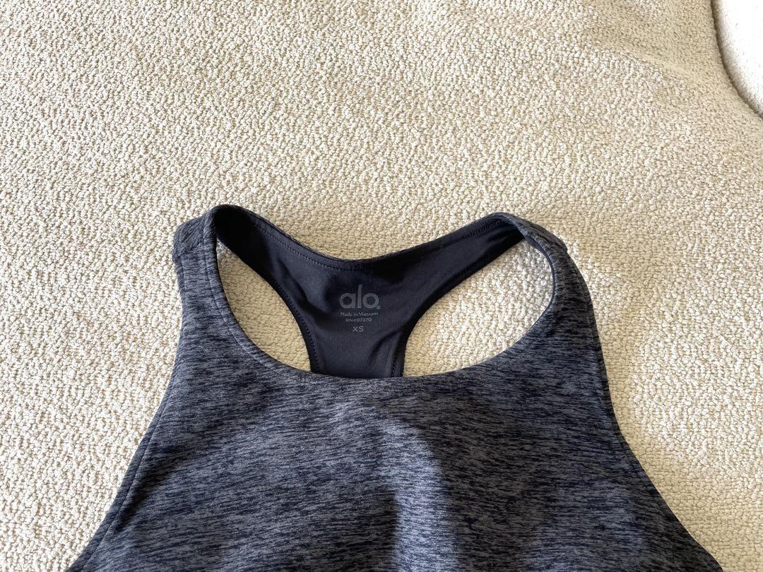 【新品】alo yoga アローヨガ ブラトップ パッド付き XS 新品】alo yoga アローヨガ ブラトップ パッド付き XS
