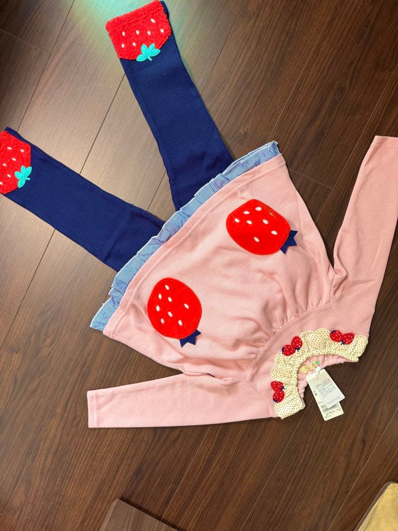 Babycheer いちごポケットプルオーバーパンツセット Babycheer いちごポケットプルオーバーパンツセット