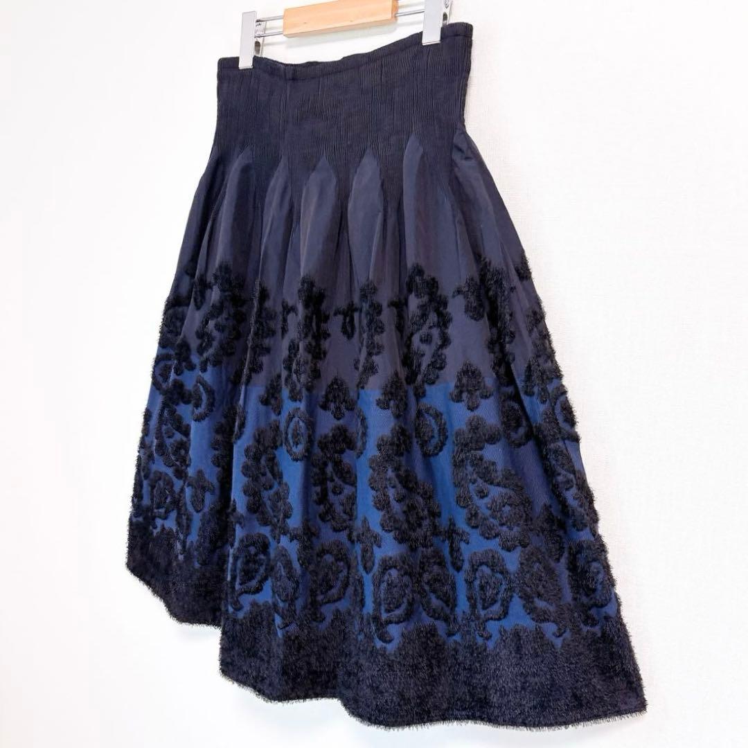 バイスバーサ（40）ひざ丈フレアスカート 刺繍入り 総柄 ペイズリー 紺×黒