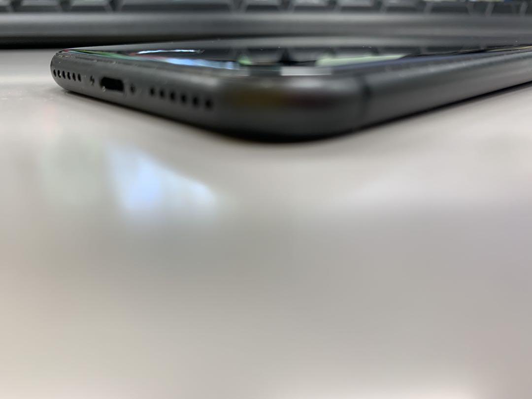 Apple iPhone 8 スペースグレー　SIMフリー美品