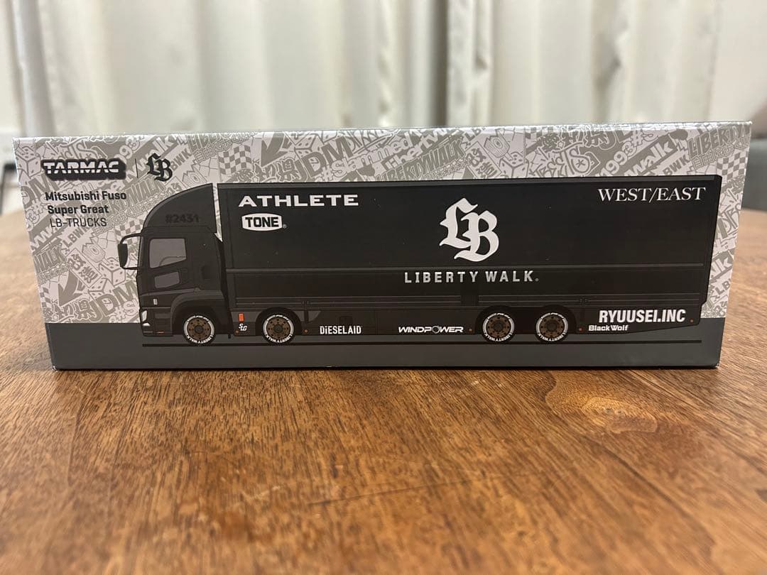 LIBERTY WALK Mitsubishi Fuso ミニカー LIBERTY WALK Mitsubishi Fuso ミニカー