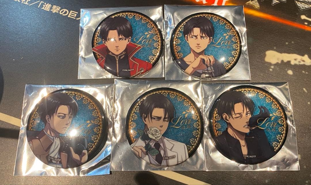 リヴァイ　バースデー　トレーディンググリッター缶バッジ　５種コンプリートセット