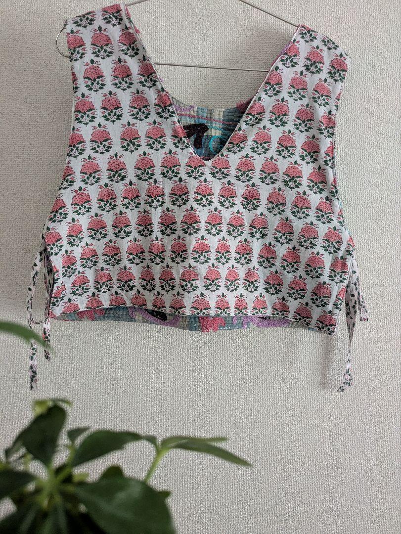 パステルカラースザニ刺繍とブロックプリントリバーシブルベスト
