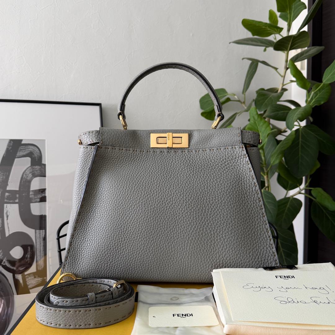 限定色 FENDI セレリア ピーカブー レギュラー グレー ショルダーバッグ