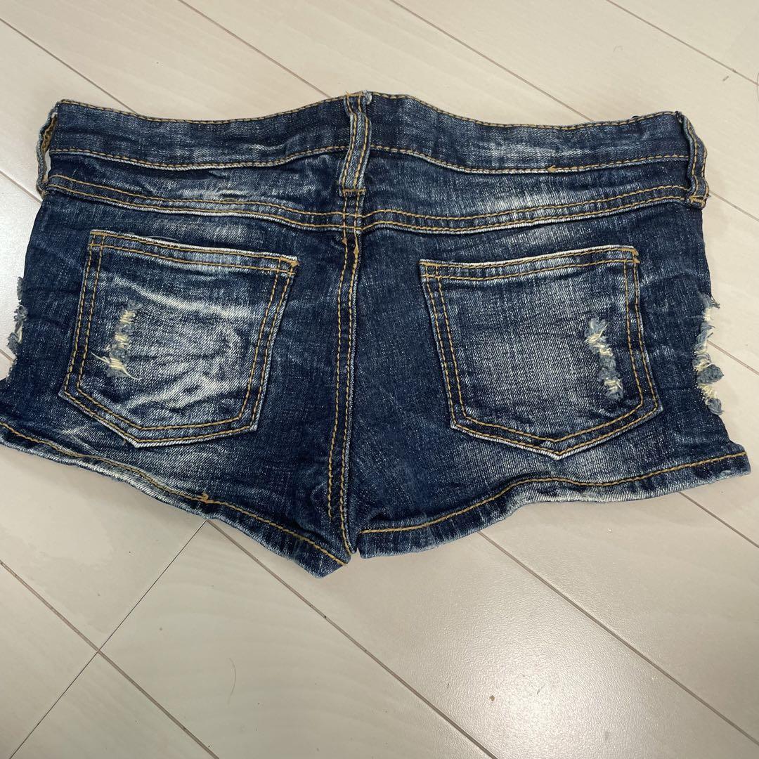 【海外 正規品】 新品】ダメージ加工 ダークブルー ショートパンツ - メルカリ パンツ