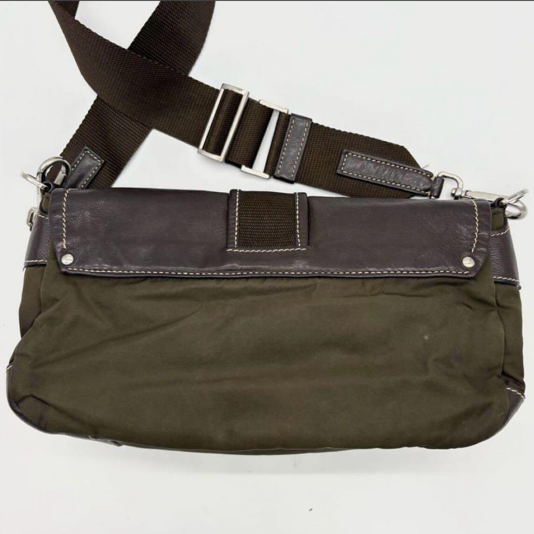 極美品　PRADA  メッセンジャーバッグ　カーキ　ベルト　レザー　斜め掛け 美品】PRADA プラダ 2way ベルト ショルダーバッグ カーキ