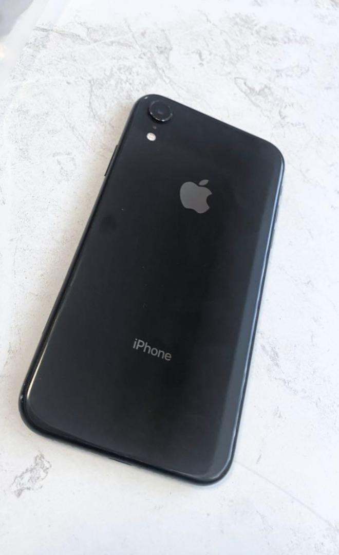 iPhone XRのブラック本体