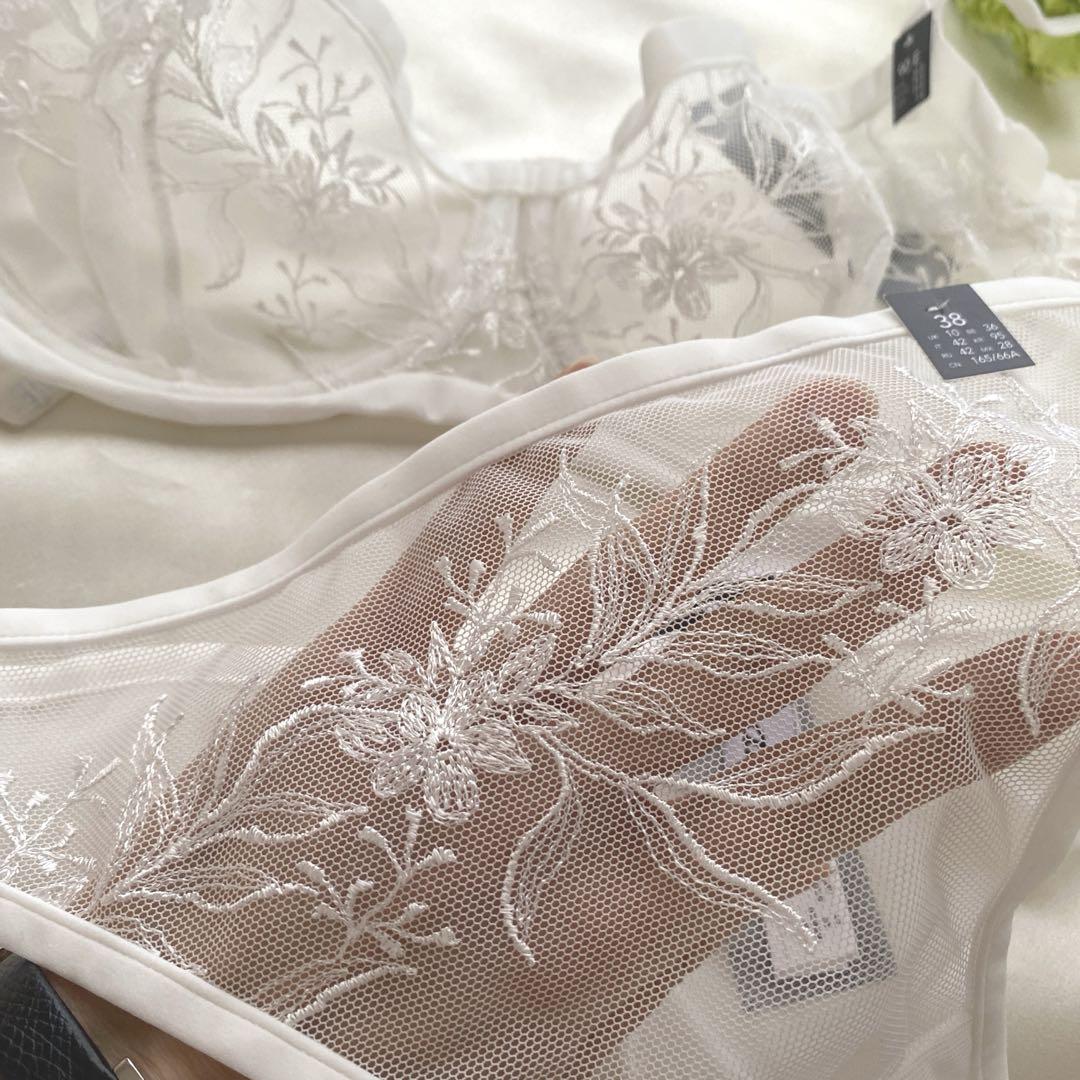 ❤︎スペシャル価格❤︎フランス Etam♡純白の美しいランジェリー