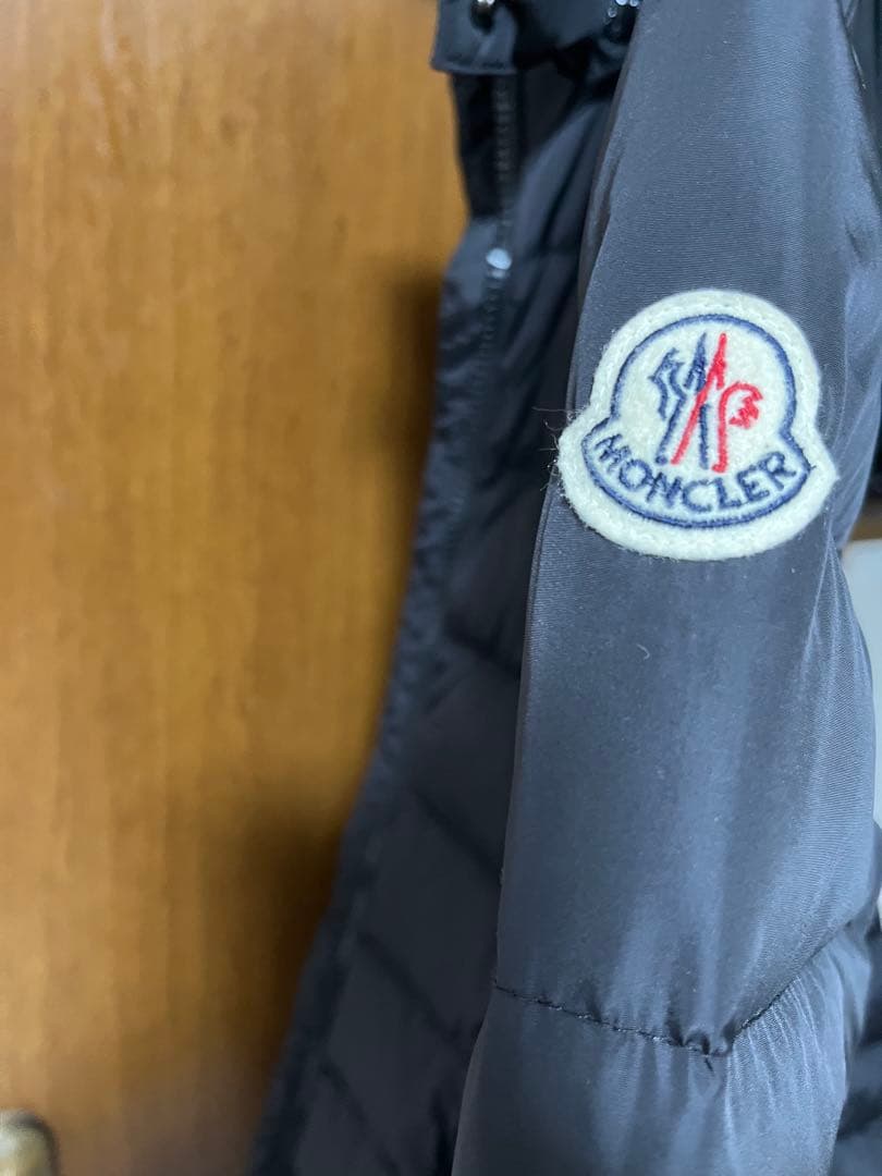 MONCLER グレー ダウンジャケット フード付き