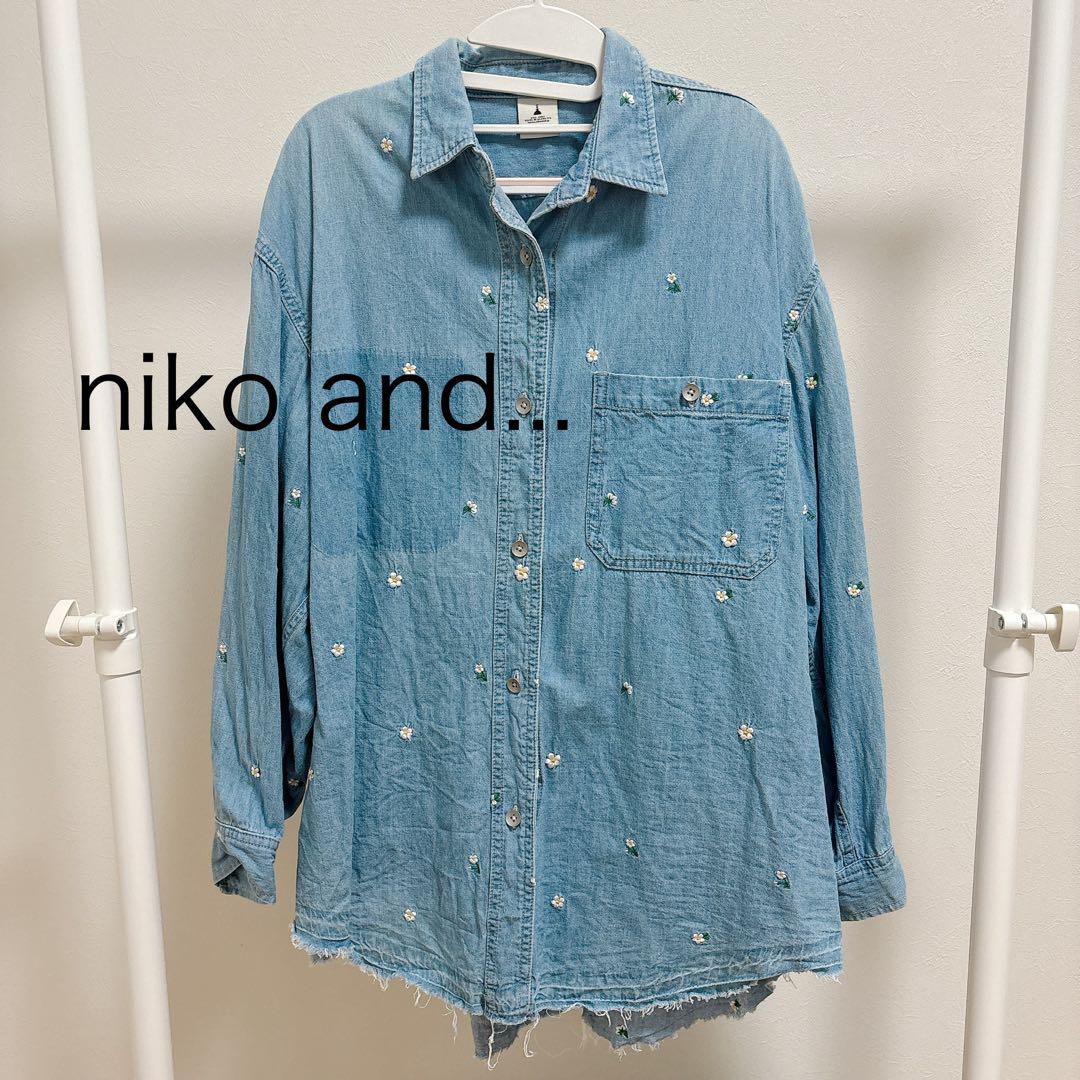 niko and ニコアンド フラワー刺繍デニムシャツ - メルカリ
