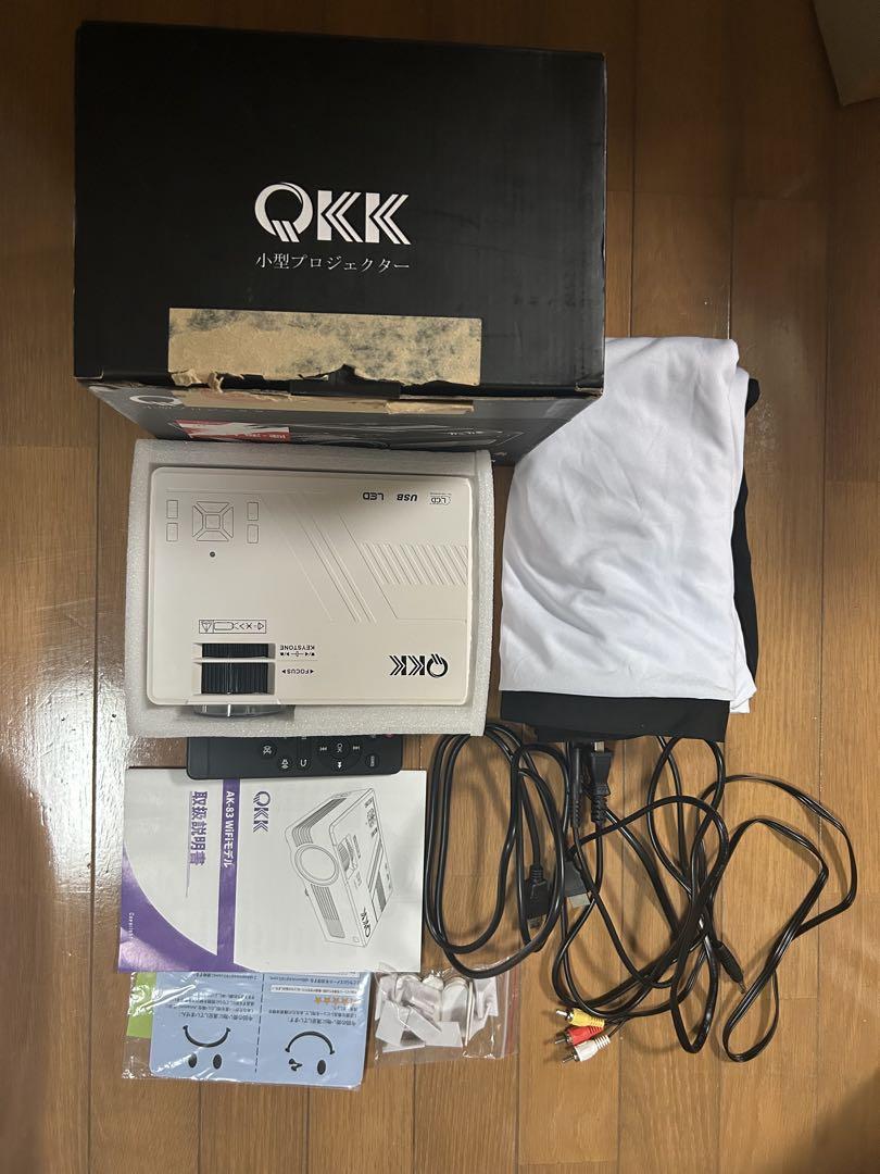 QKK 小型プロジェクター ホワイトスクリーン付き