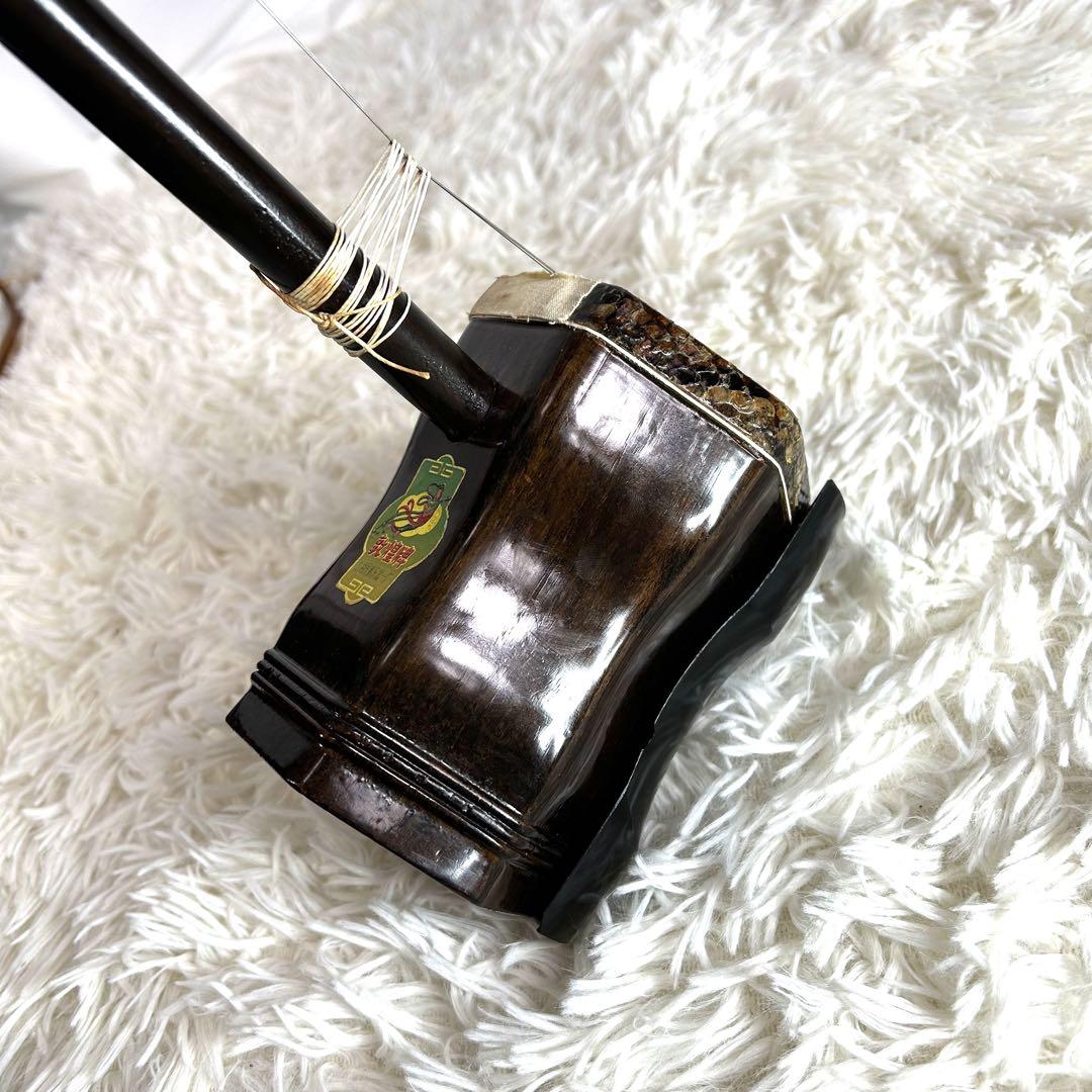 二胡 敦煌牌 弦楽器 民族楽器 革 ハードケースと備品付き