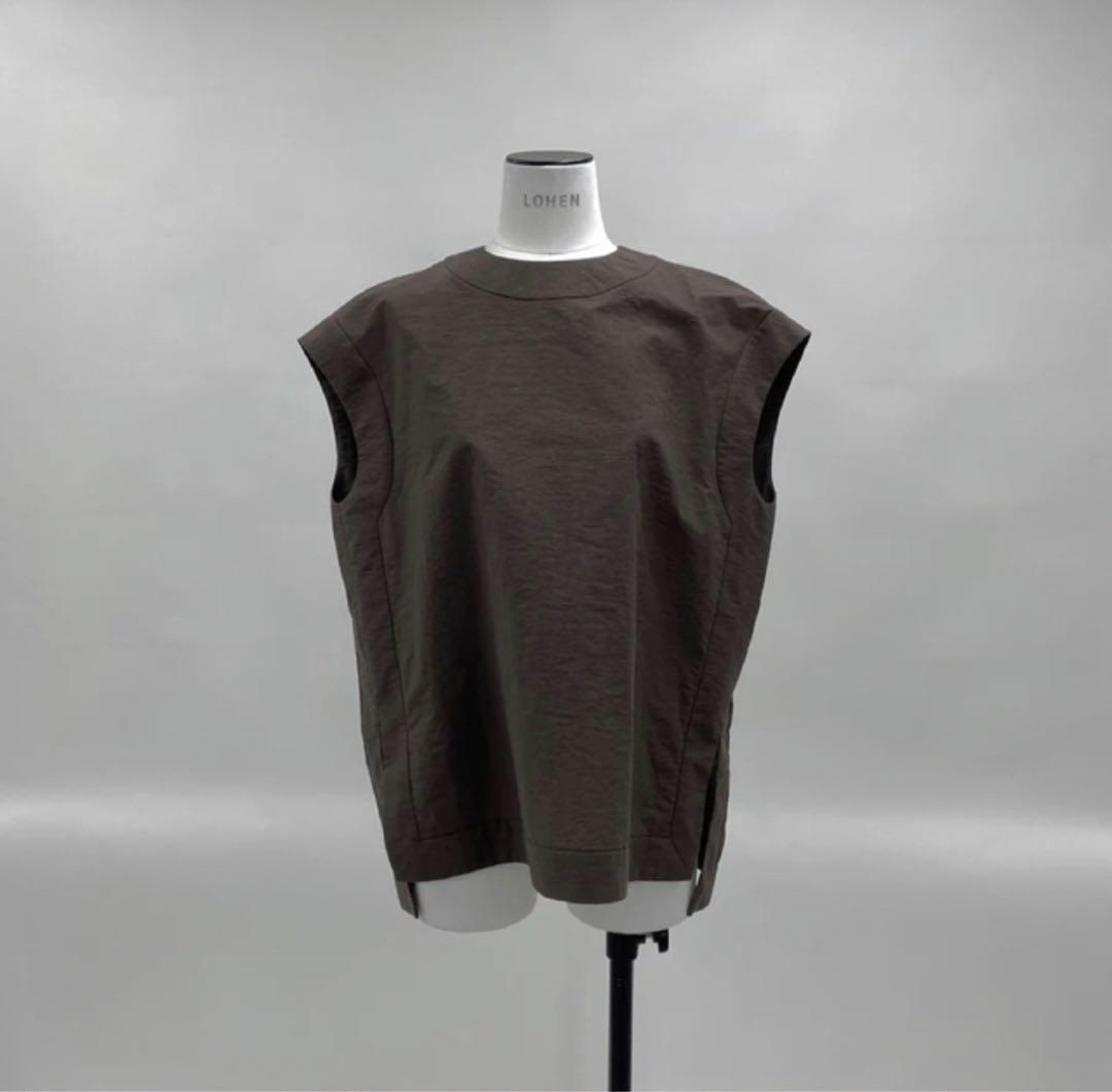送料無料の商品 LOHEN BROWN 額縁ノースリーブブラウス シャツ/ブラウス(半袖/袖なし)