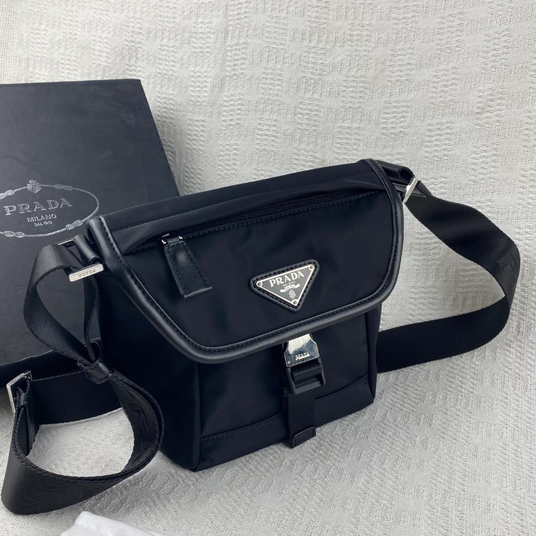 【箱付き】PRADA プラダ サフィアーノ ショルダーバッグ スマホケース