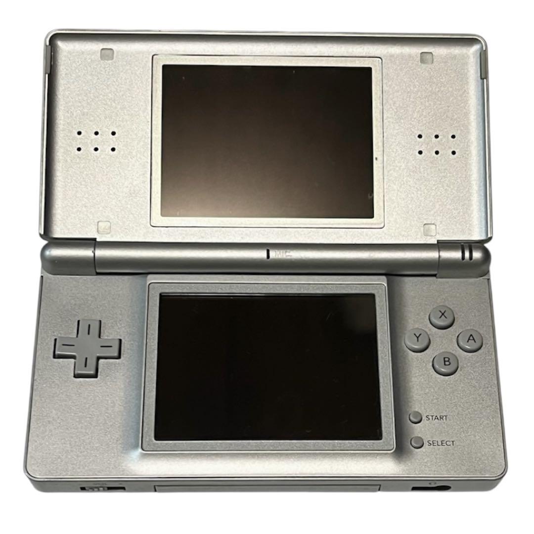 Nintendo DS Lite グロスシルバー　ニンテンドー ニンテンドーDS Lite グロス シルバー Nintendo 任天堂 【GBA
