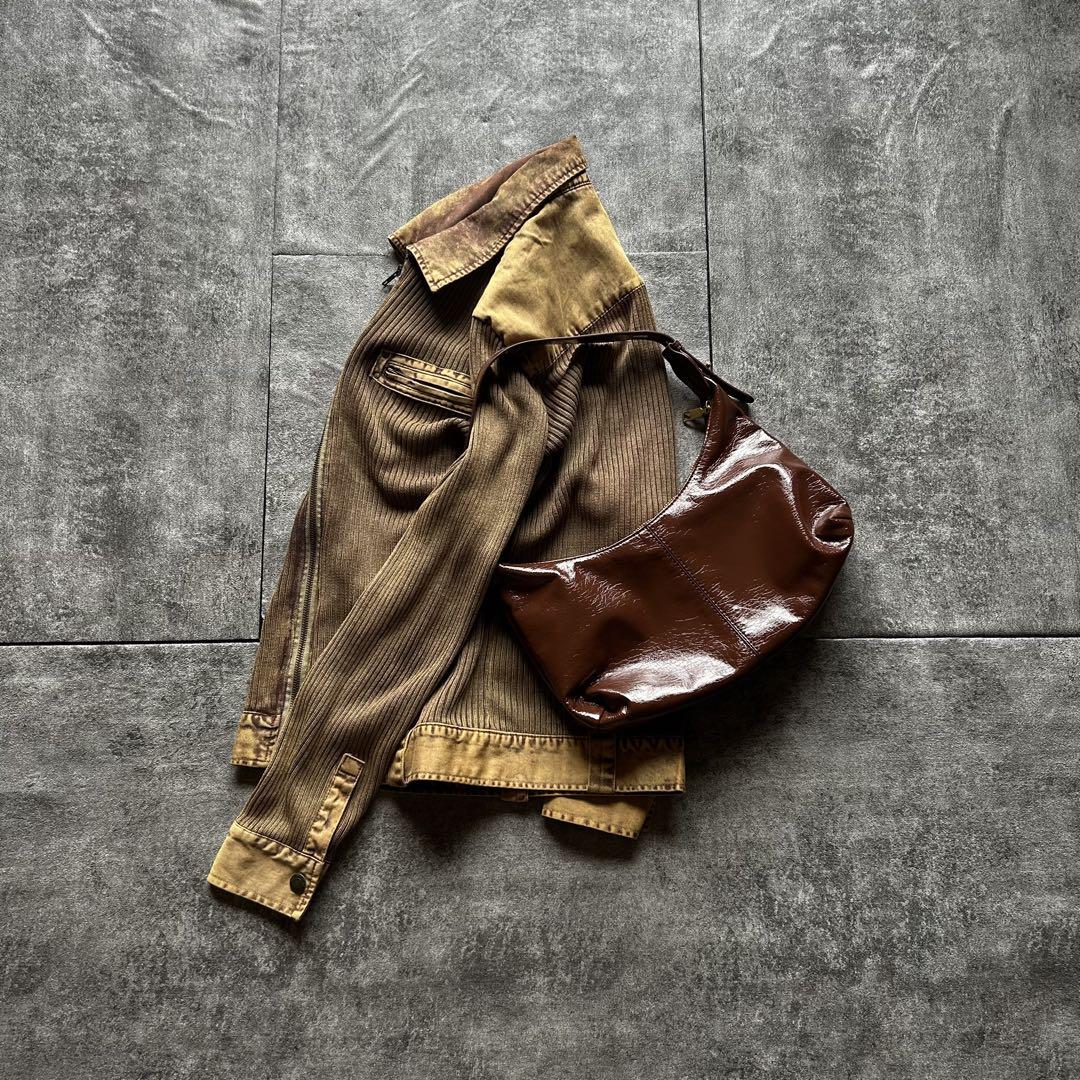 バッグ archive grunge enamel shoulder bag brown
