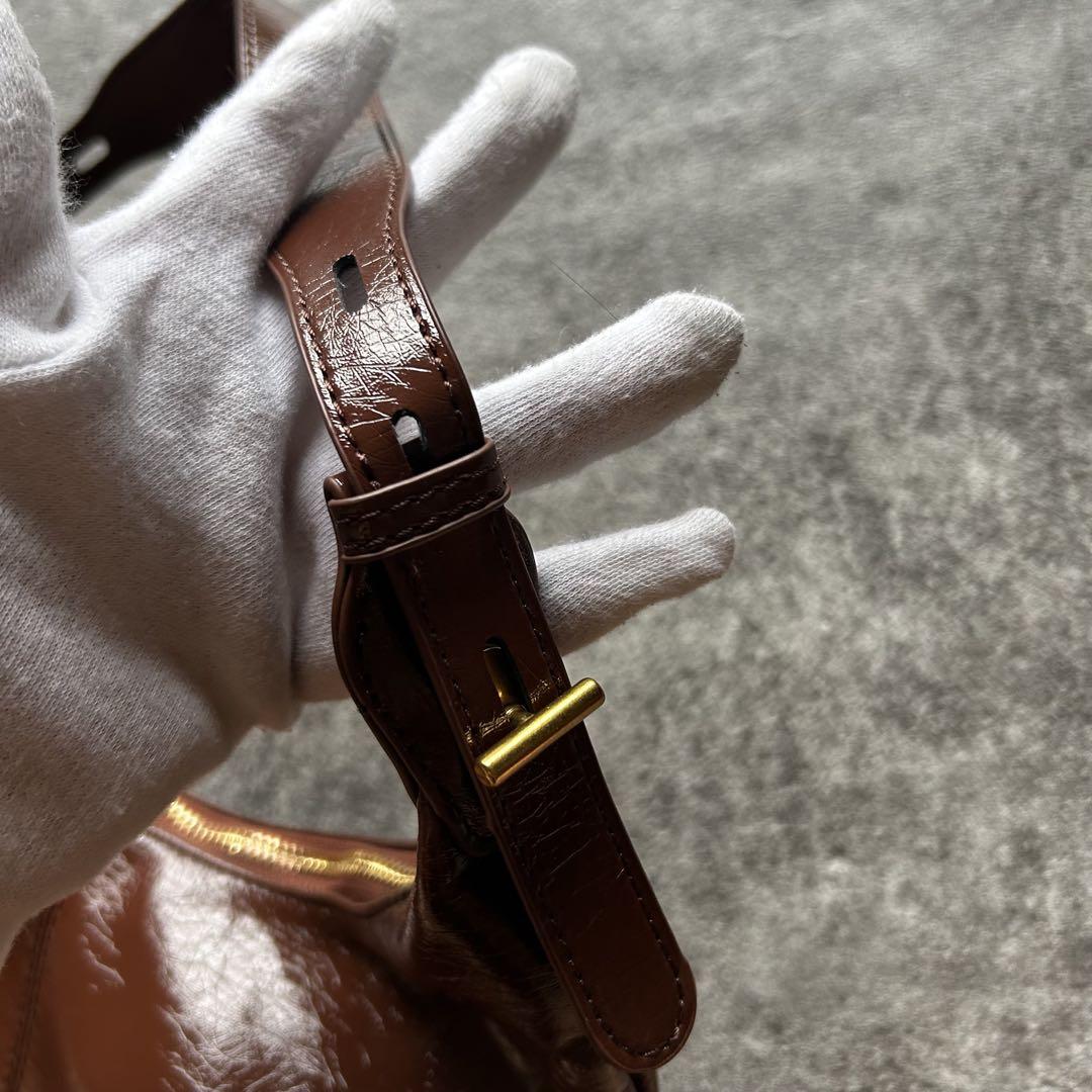バッグ archive grunge enamel shoulder bag brown