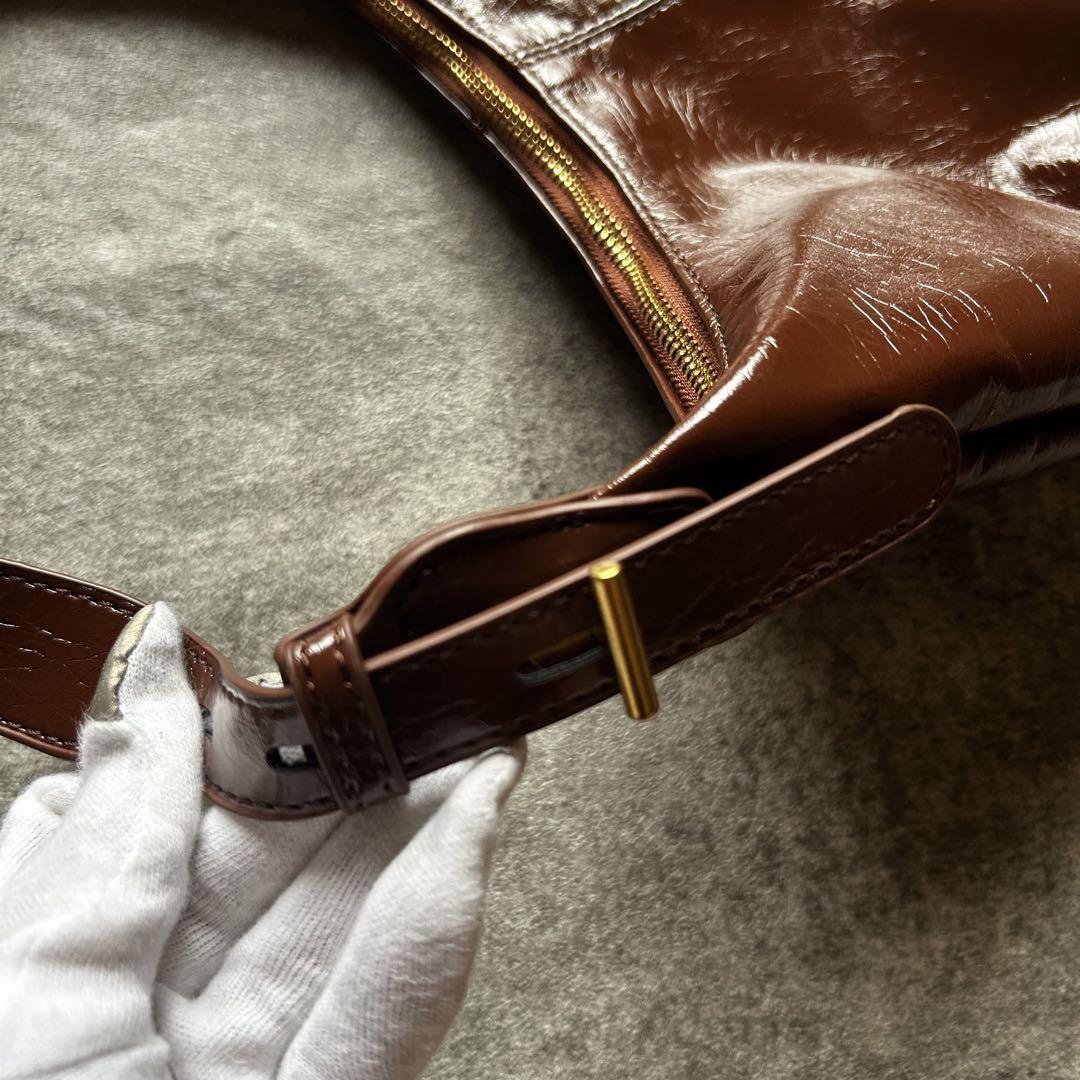 バッグ archive grunge enamel shoulder bag brown