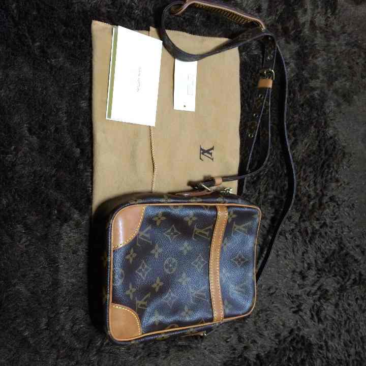 LOUIS VUITTON
