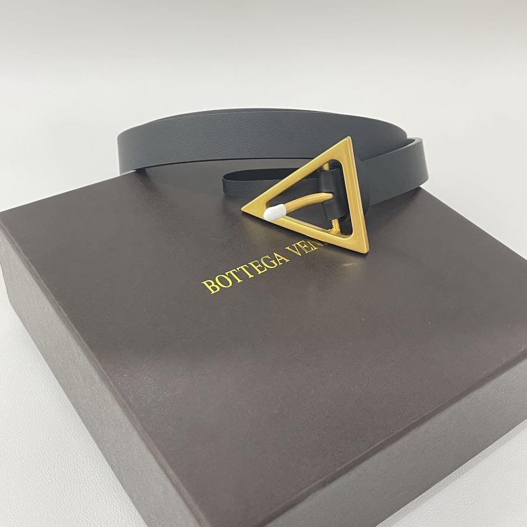 BOTTEGA VENETA トライアングルバックル レザー ベルト