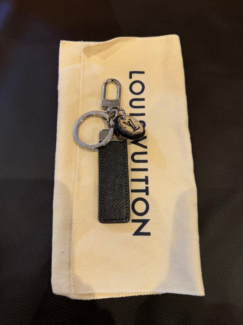 新品同様ルイヴィトン タイガ ポルトクレ ネオ LV キーホルダー M67242 新品同様ルイヴィトン タイガ ポルトクレ ネオ LV キーホルダー M67242