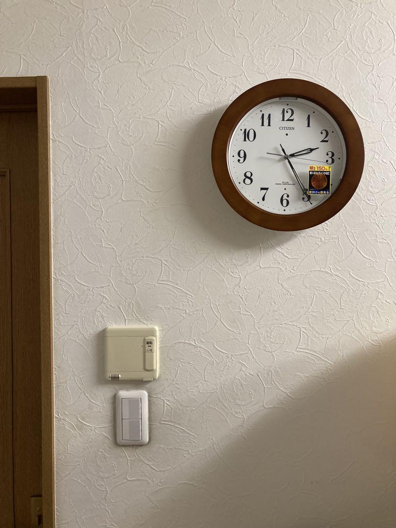 シチズン電波掛時計　木枠　夜光る　明るさ（強/中/弱/消す）16,500円の品