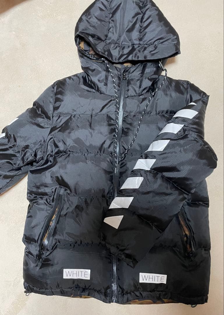 タイムセール中Off-White ブラックダウンジャケット