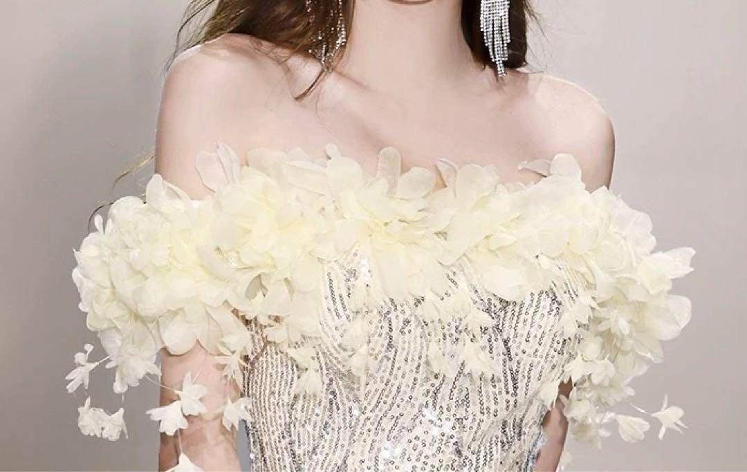 お花のデザインが可愛い 裾はチュールのオフショルロングドレス