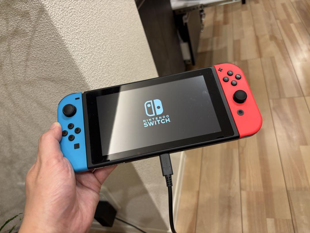 Nintendo Switch 本体 青/赤　ほぼ未使用美品！ピーコ