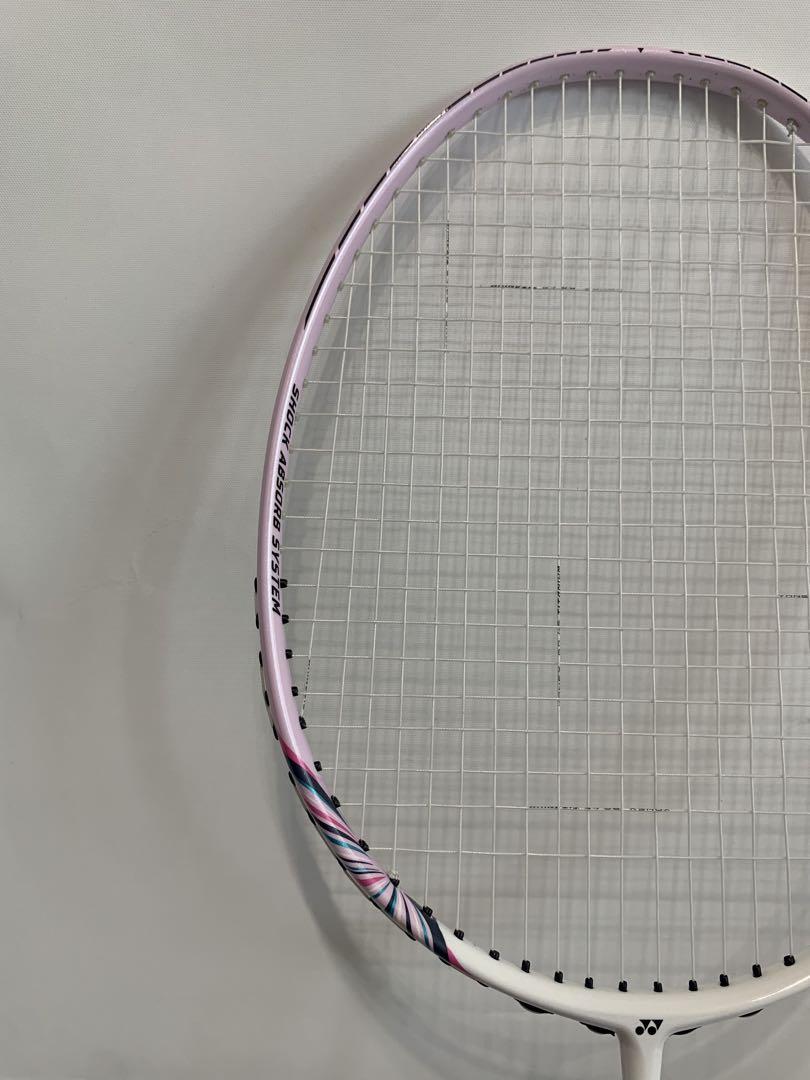 (美品)YONEX NANORAY250 ヨネックス ナノレイ250ラケット YONEX NR250 ナノレイ250/NANORAY250 バドミントンラケット