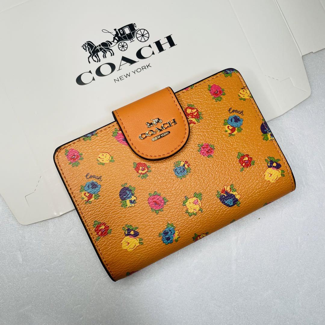 COACH コーチ折りたたみ財布　レディースの黄色新商品財布