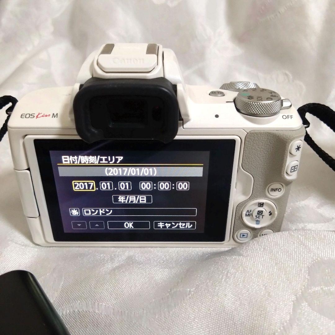 【美品】Canon EOS M ホワイト レンズ付き　キス　KISS　キャノン