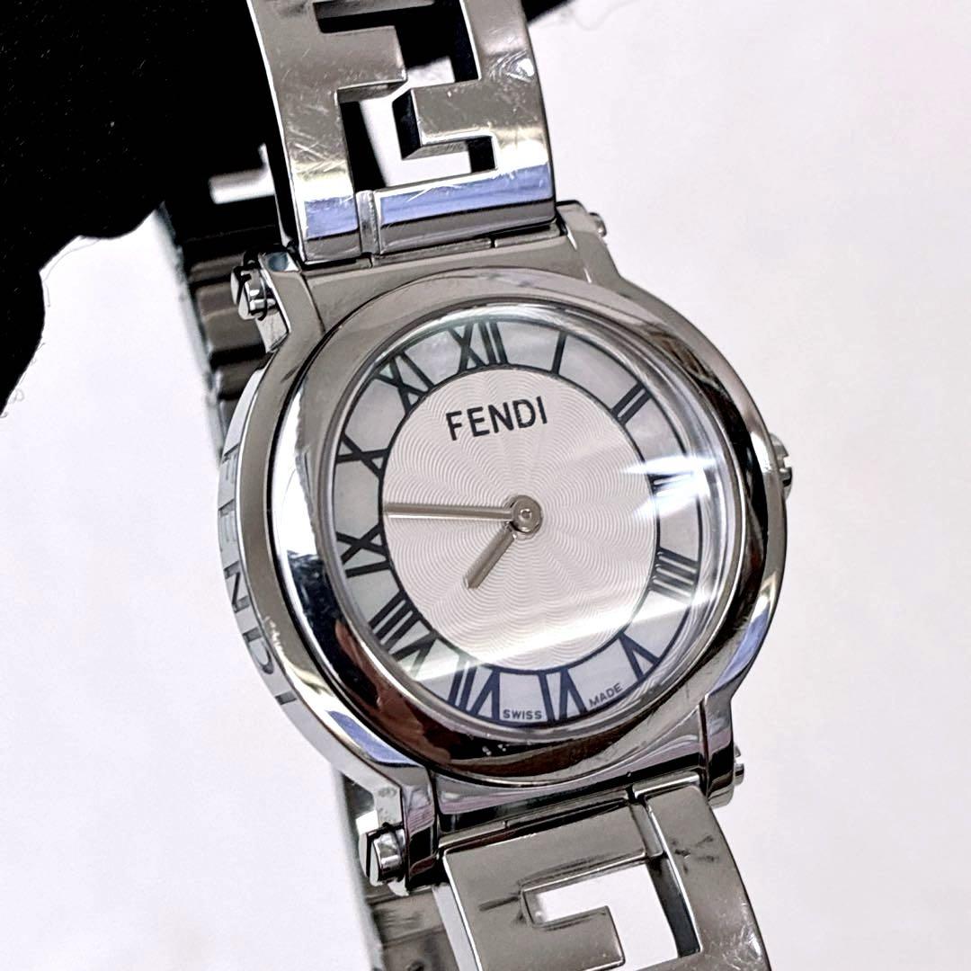 稼働✨フェンディFENDI クアドロ 腕時計 6100L シェル文字盤 ズッカ柄 稼働 FENDI クアドロ 美品 6100L シェル文字盤 ズッカ柄