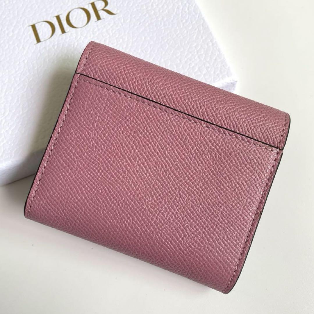美品✨Dior ディオール サドル ロータスウォレット Dチャーム ディオール サドル ロータスウォレット Dチャーム付き 折り財