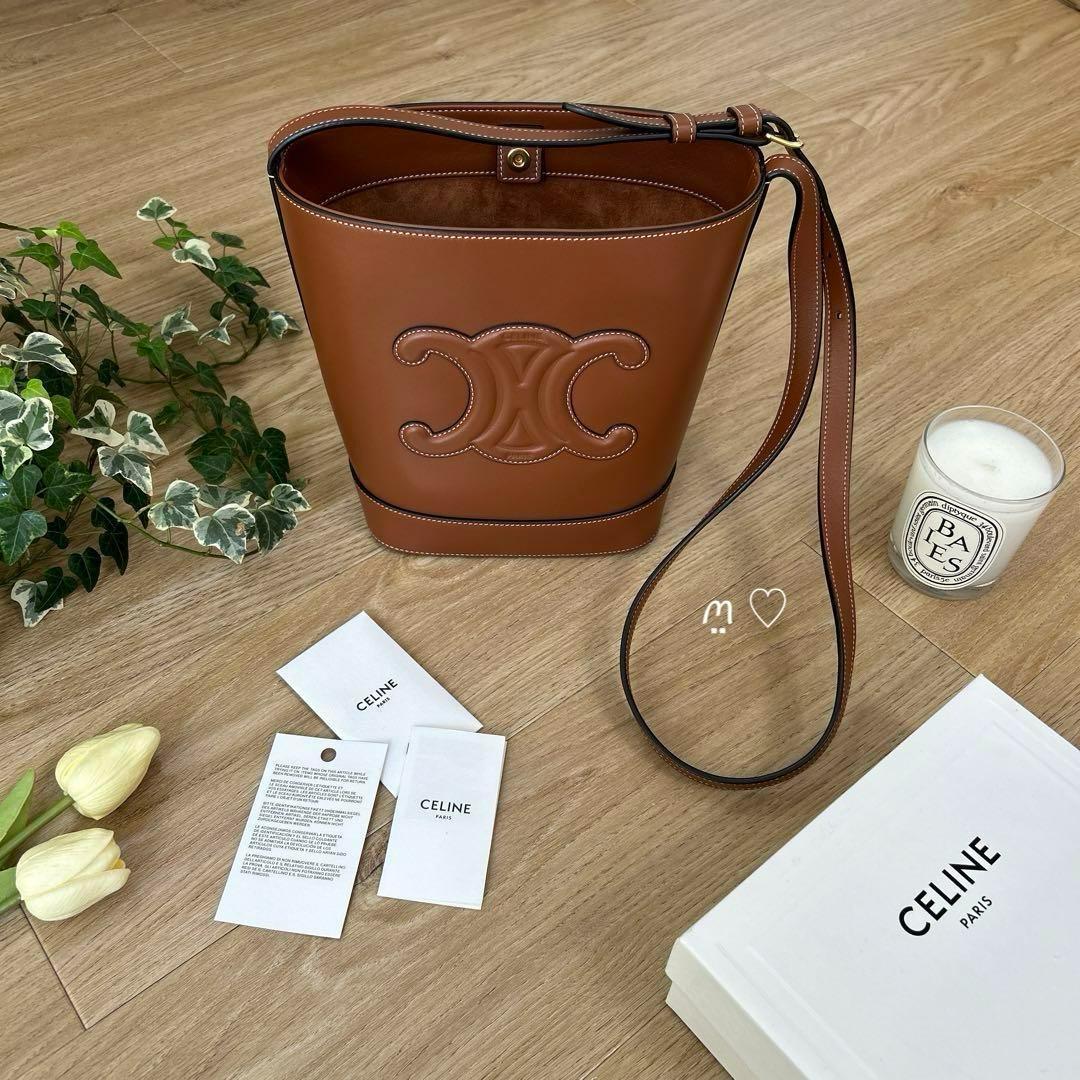 CELINE セリーヌ バケット トリオンフ タン / エクリュ CELINE セリーヌ ショルダーバッグ Small Bucket スモール